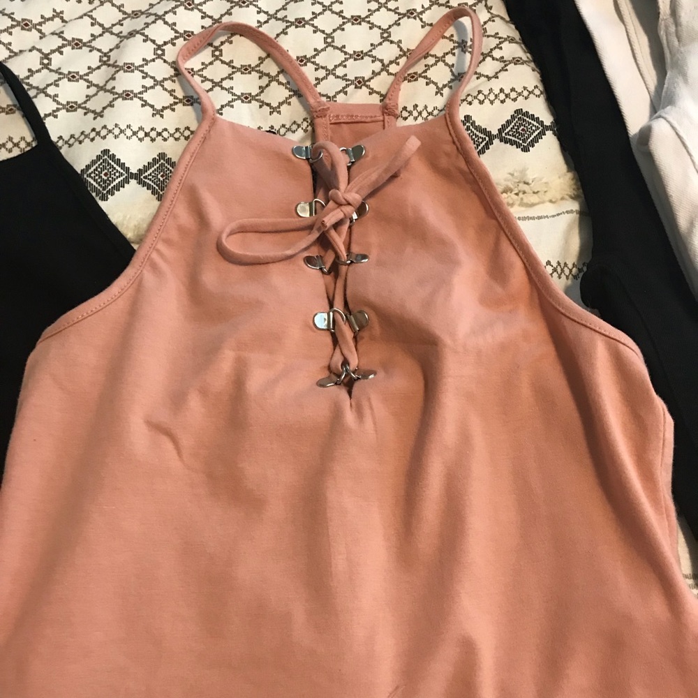 2 crop tops